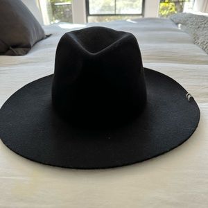 Women’s black fedora